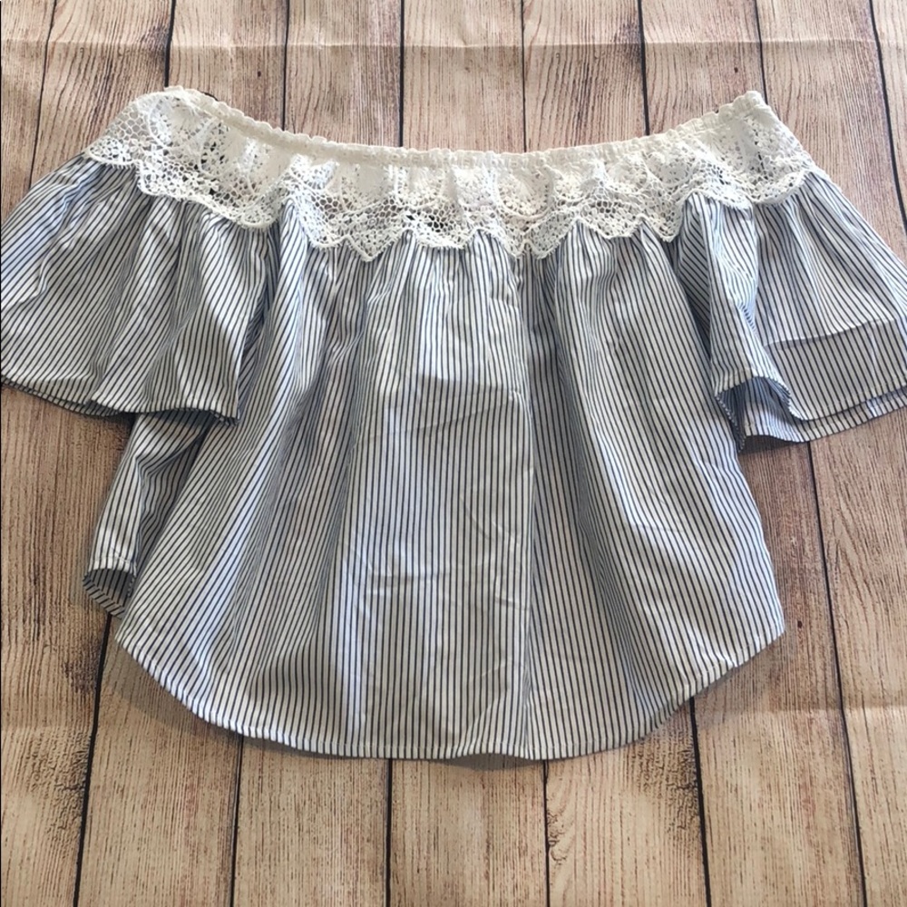 NWT white Eyelet Top, Size small.